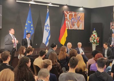 Die Präsidenten Rivlin und Steinmeier im Gespräch mit Schülern des Jüdischen Gymnasiums Moses Mendelssohn